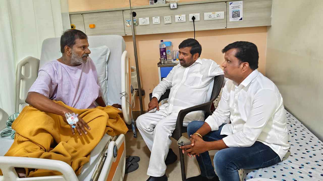 బీఆర్ఎస్ నేత కేవీరామారావుకు మాజీ మంత్రి జగదీశ్రెడ్డి పరామర్శ
