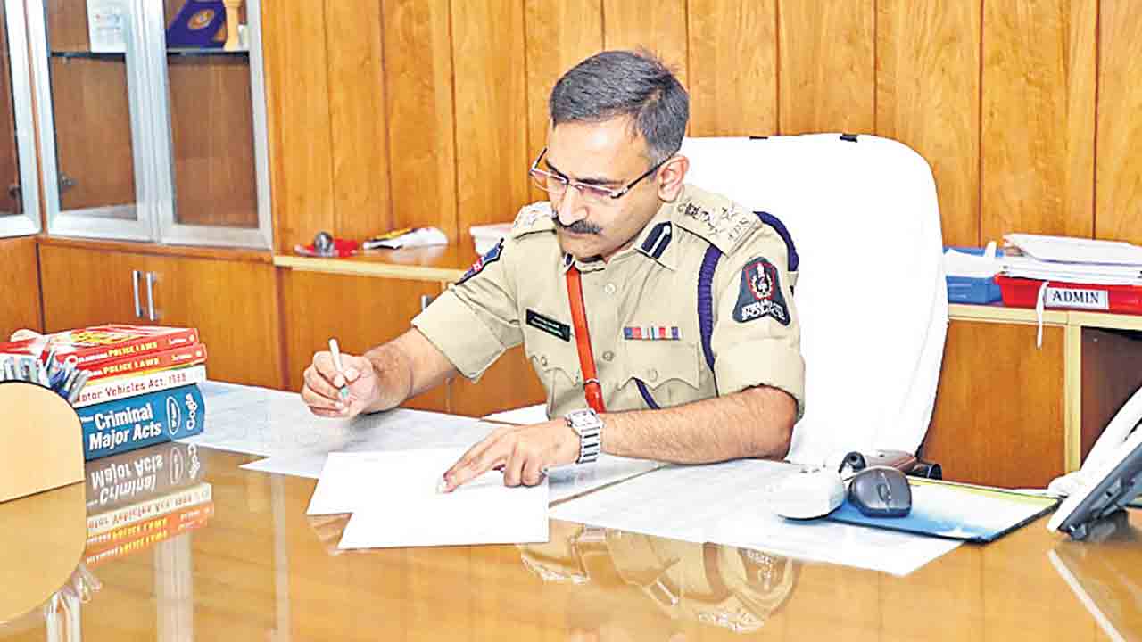 సైబరాబాద్‌ జాయింట్‌ సీపీగా గజరావు భూపాల్‌