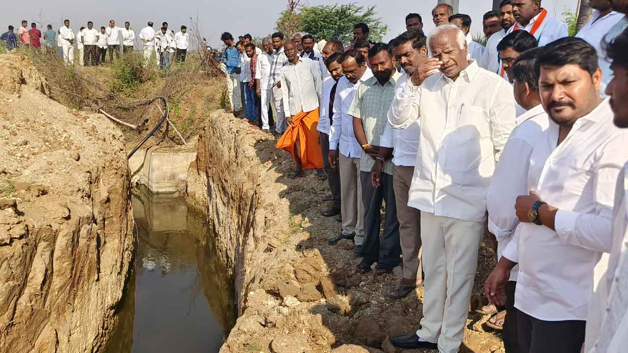Kadiyam Srihari | అశ్వరాయపల్లి కుడికాలువ పనులను పరిశీలించిన ఎమ్మెల్యే కడియం శ్రీహరి