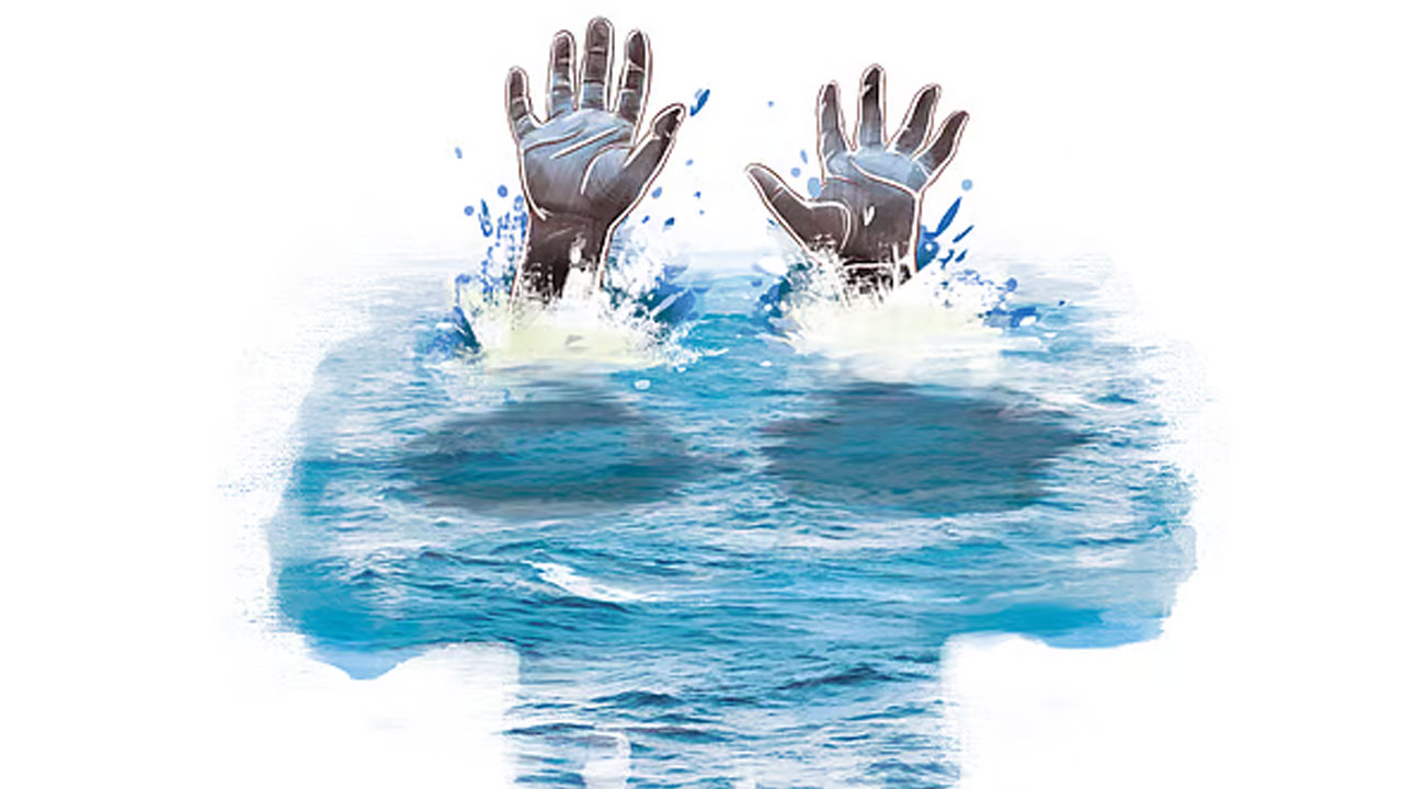 Kamareddy | కామారెడ్డి పట్టణంలో విషాదం.. కుంటలో పడి ఇద్దరు చిన్నారులు మృతి