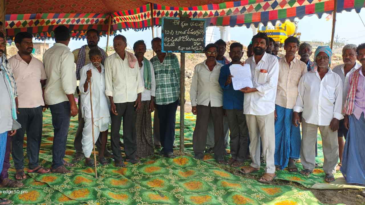 Karepalli | ప్రభుత్వ స్థలాన్ని ఆక్రమిస్తే సహించేది లేదు.. తేల్చి చెప్పిన కారేపల్లి గ్రామస్తులు