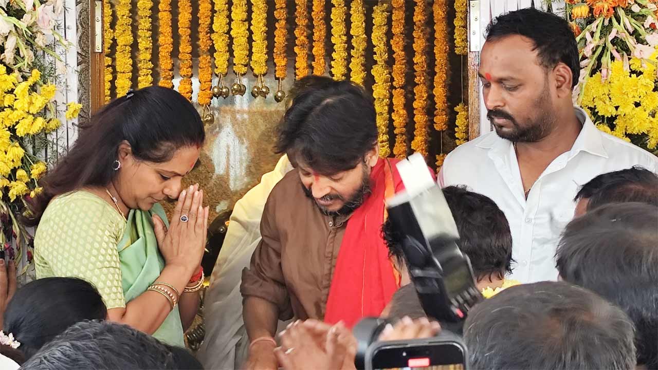 MLC Kavitha | హయత్నగర్ రేణుక ఎల్లమ్మ తల్లిని దర్శించుకున్న ఎమ్మెల్సీ కల్వకుంట్ల కవిత