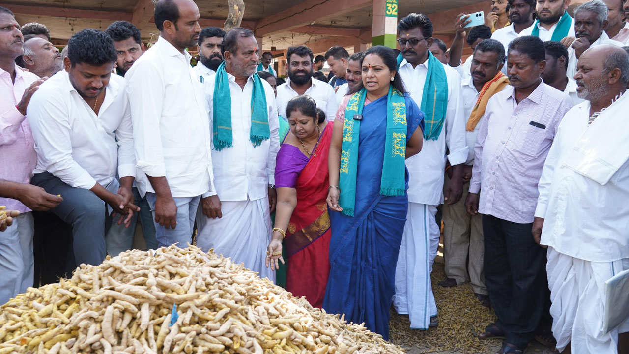 Kavitha | గోదావరి, కృష్ణా జలాలను ఏపీకి ఇచ్చి.. గురుదక్షిణ చెల్లించుకుంటున్నావా రేవంత్: ఎమ్మెల్సీ కవిత