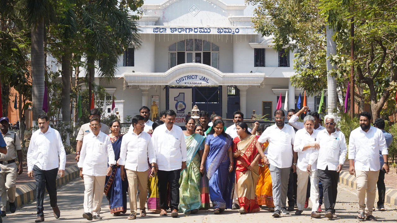 MLC Kavitha | అక్రమ కేసులకు తలొగ్గేదే లేదు.. కాంగ్రెస్ వైఫల్యాలను ఎండగడుతూనే ఉంటాం : ఎమ్మెల్సీ క‌విత‌