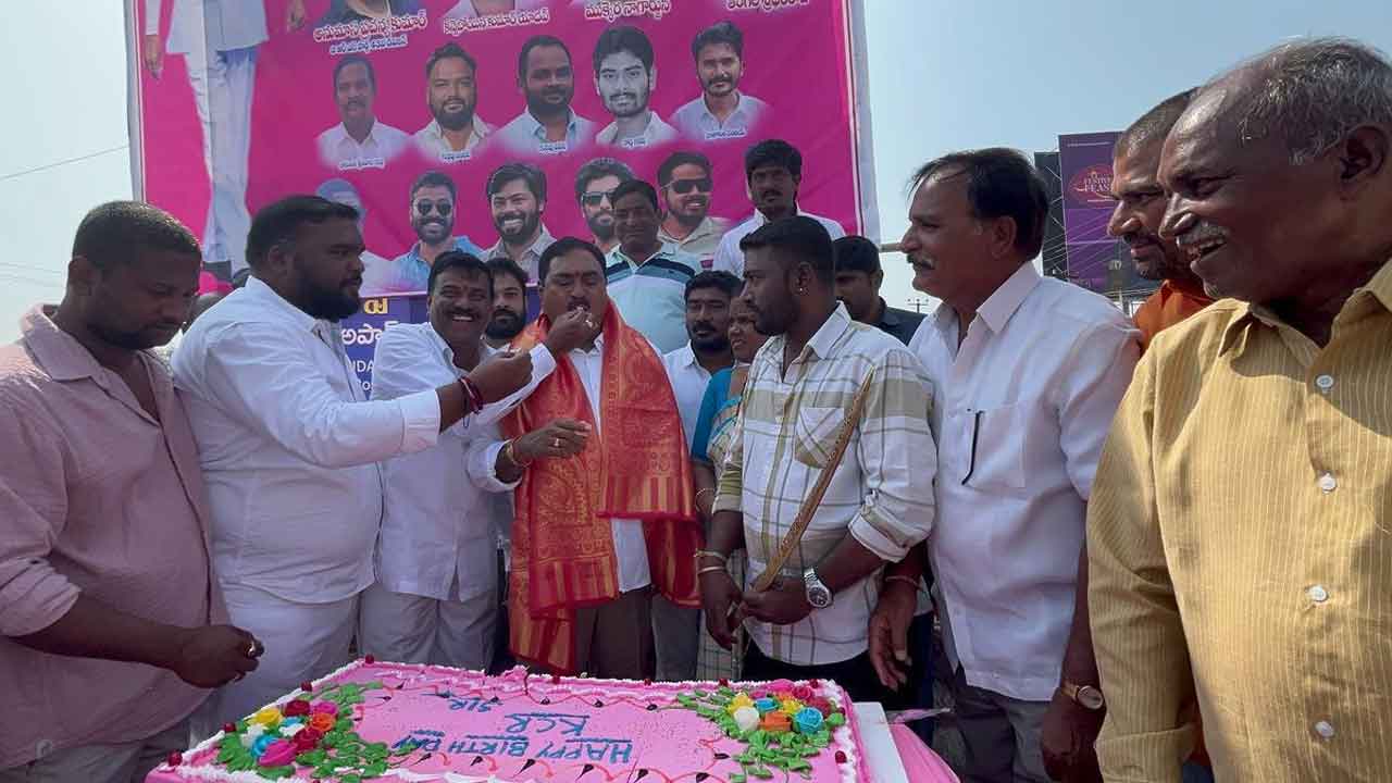 KCR birhday | తెలంగాణ ప్రజలు కేసీఆర్ నాయకత్వాన్ని కోరుకుంటున్నారు : ఎర్రబెల్లి
