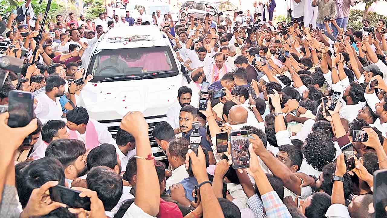 Telangana Bhavan | పోటెత్తిన అభిమానం.. కేసీఆర్‌ను చూసేందుకు భారీగా వచ్చిన యువత