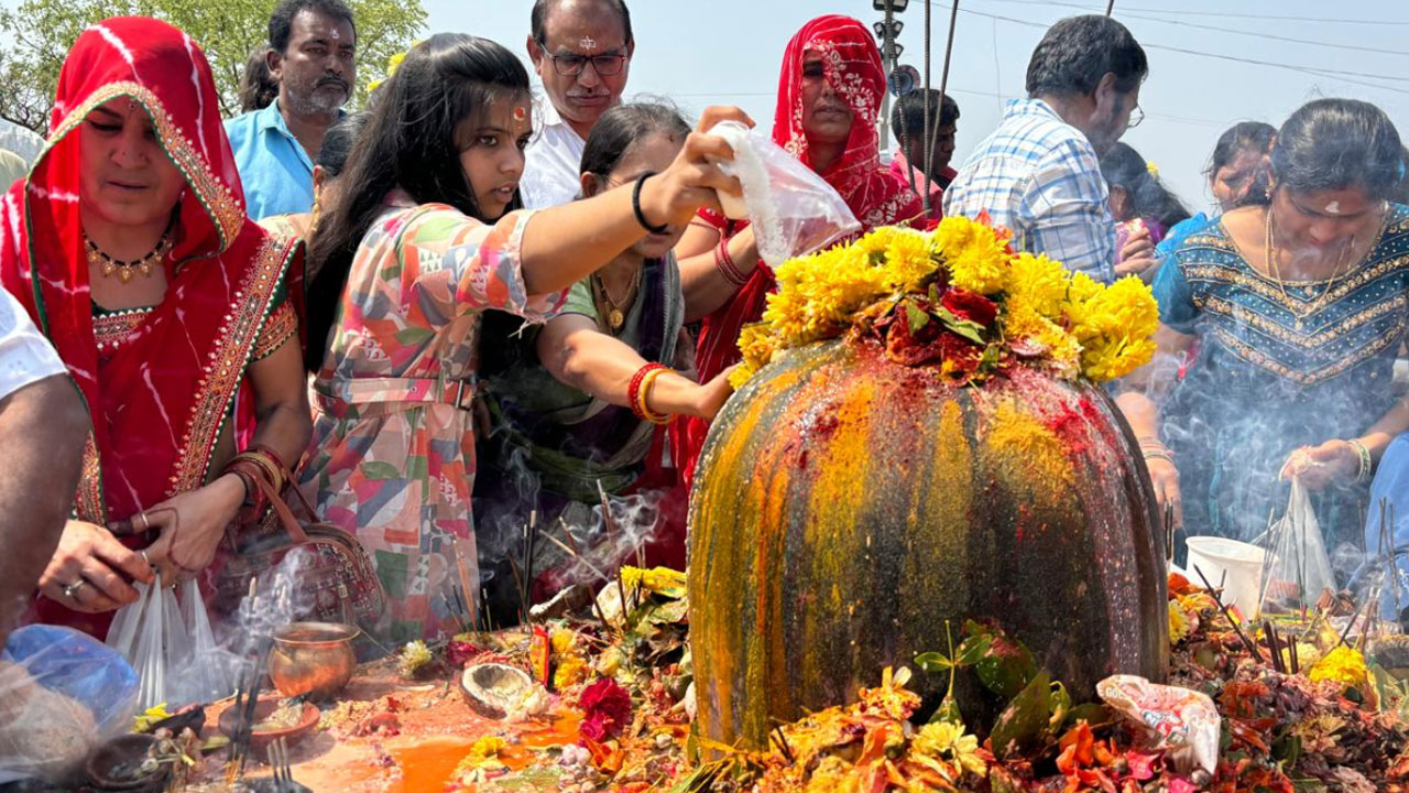 Keesara | కీసరగుట్టకు పోట్టెత్తిన భ‌క్తులు.. శివనామస్మరణతో దద్దరిల్లిన పుణ్యక్షేత్రం