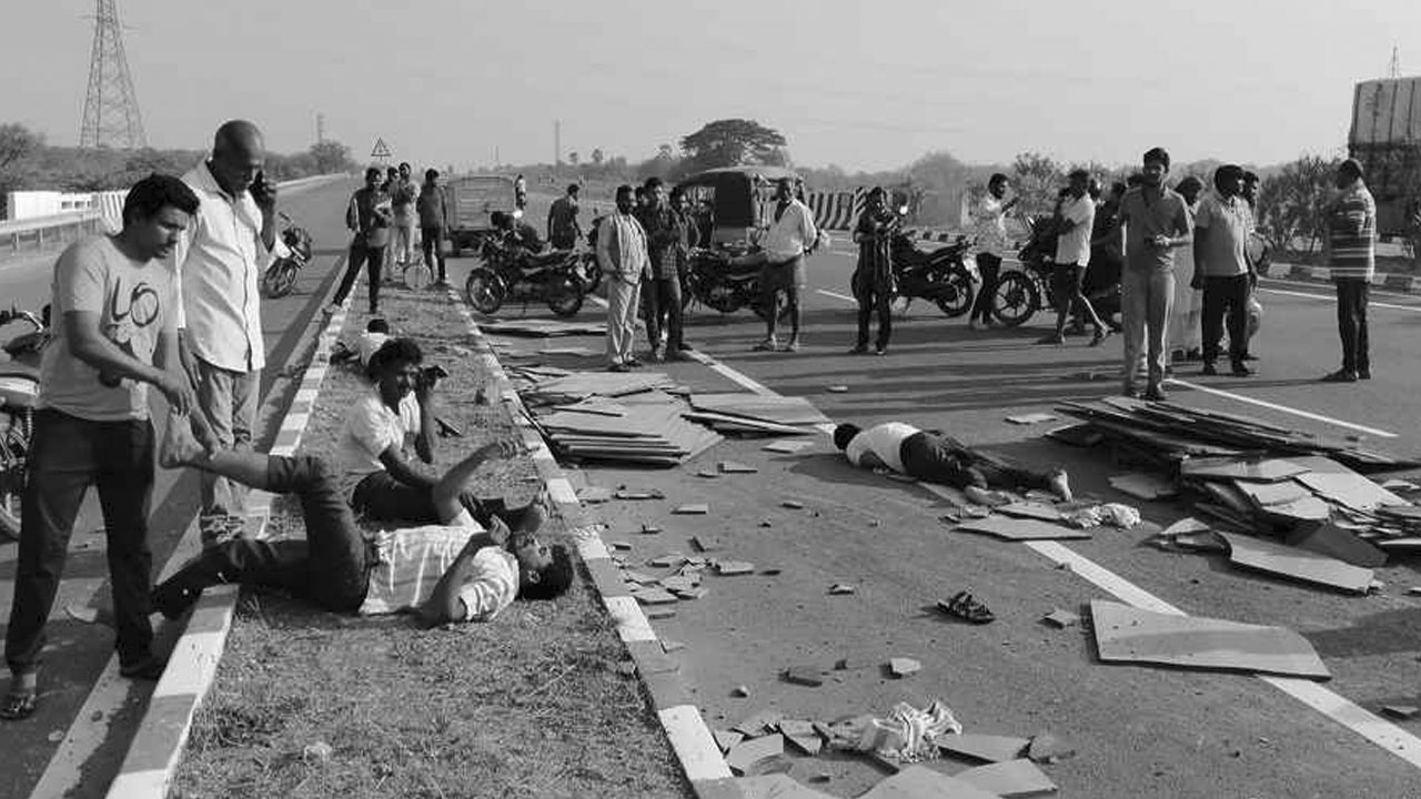 Khammam | గ్రానైట్‌ లోడ్‌తో వెళ్తున్న డీసీఎం.. టైర్లు పేలి బోల్తాపడటంతో ఇద్దరు దుర్మరణం