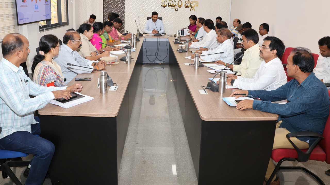 ఆయకట్టుకు సాగునీరు అందించాలి