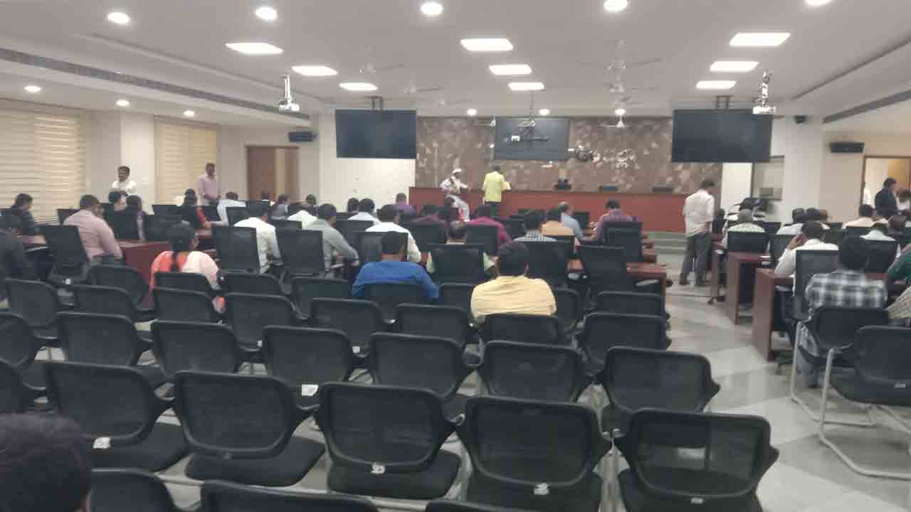 Prajavani | ప్రజావాణికి ఆదరణ కరవు.. కలెక్టర్ రాకపోవడంతో ఆసక్తి చూపని జనం