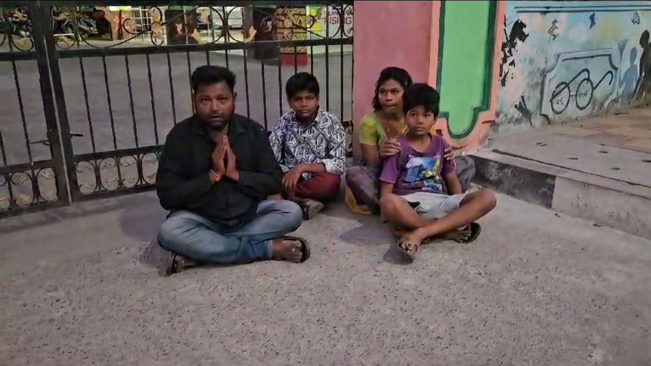 KTR | తొందర్లోనే వస్తా.. చాయ్ దుకాణం మళ్ళీ నేనే ఓపెన్ చేస్తా.. శ్రీనివాస్‌కు కేటీఆర్ హామీ