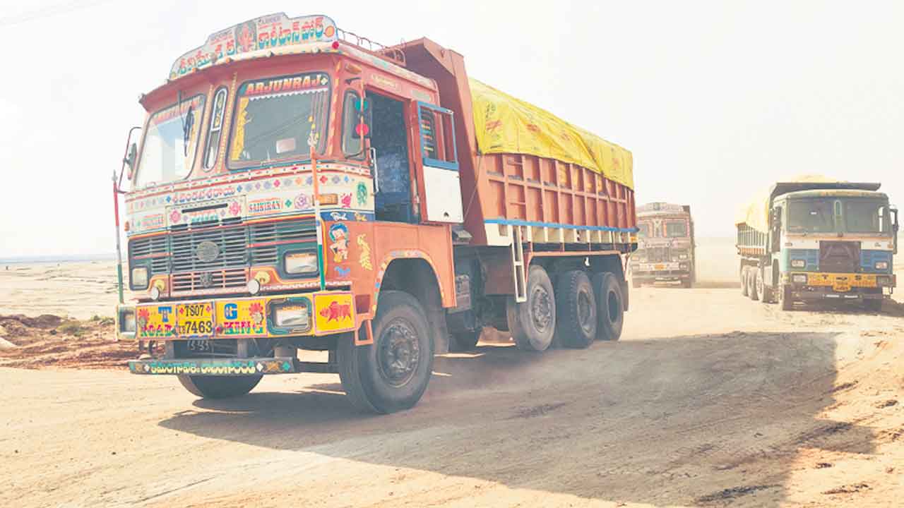 బూడిద లారీ పక్కదారి?