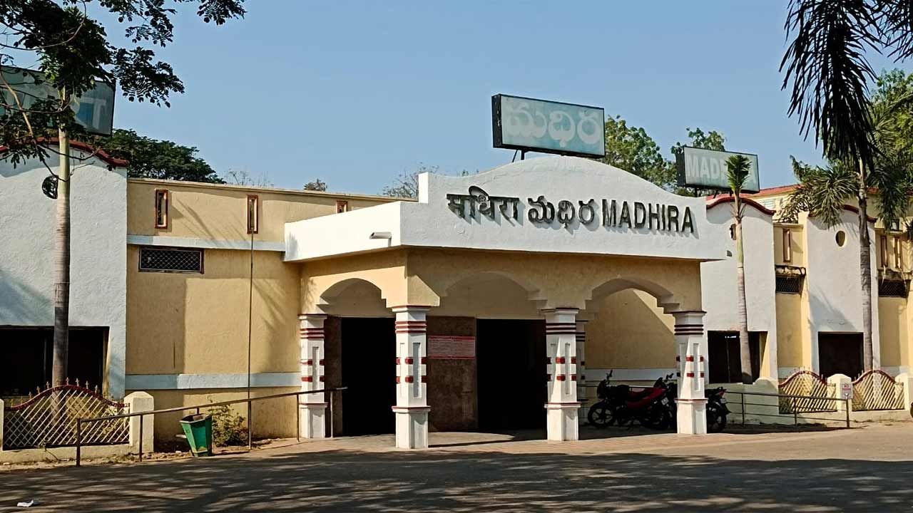 South Coast Railway Zone | దక్షిణ కోస్తా రైల్వే జోన్‌లోకి మధిర, మోటమర్రి రైల్వే స్టేషన్లు.. కేంద్రం నిర్ణయంతో దక్షిణ మధ్య పరిధి నుంచి ఔట్‌!