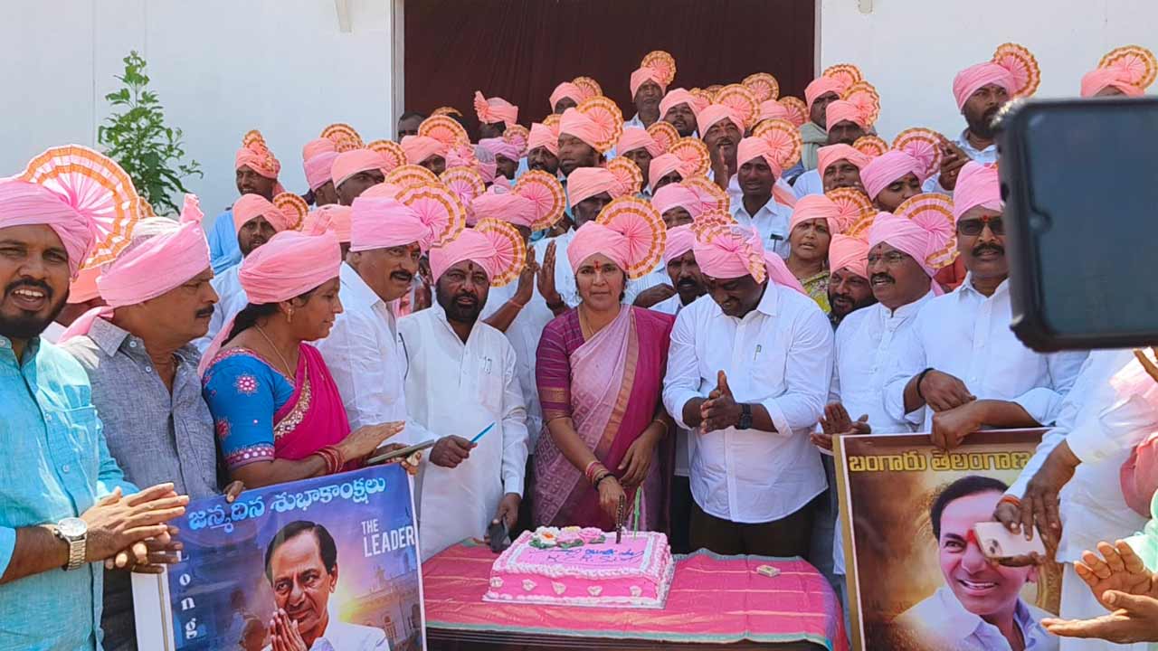 KCR | మెదక్‌లో ఘనంగా కేసీఆర్‌ జన్మదిన శుభాకాంక్షలు