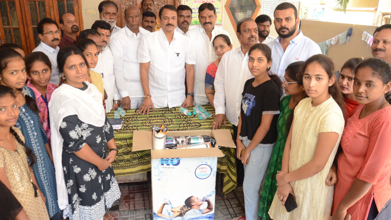 MLA Sudheer Reddy | బీసీ బాలిక హాస్టల్‌లో నెలకొన్న సమస్యలను పరిష్కరిస్తా : ఎమ్మెల్యే సుధీర్ రెడ్డి