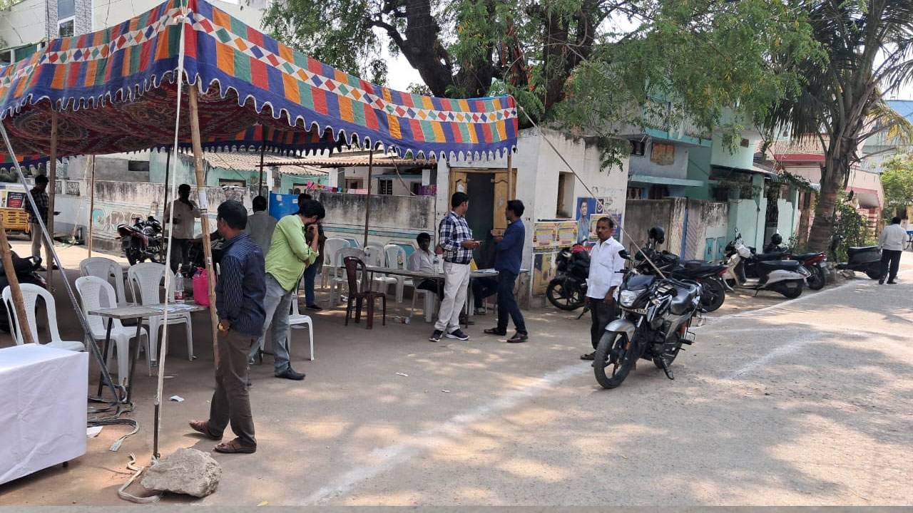 MLC Elections | నమస్తే తెలంగాణ వెబ్ న్యూస్ ఎఫెక్ట్.. ఫ్లెక్సీలు తొలగించిన ఎన్నికల అధికారులు