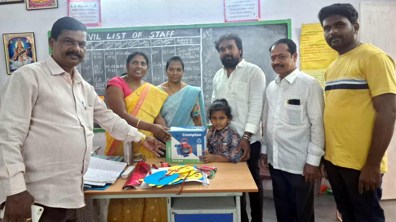 KCR | కేసీఆర్‌ బర్త్‌డే.. కిడ్డీ బ్యాంక్‌ డబ్బులతో స్కూల్‌కు చిన్నారి గిఫ్ట్‌!