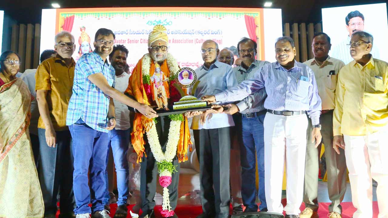 NTR | సినీ నటుడు మురళీమోహన్‌కు ఎన్టీఆర్‌ పురస్కారం.. అందజేసిన నందమూరి రామకృష్ణ