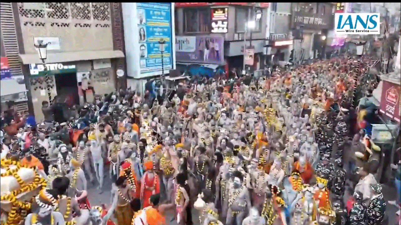 Naga Sadhus: కాశీలో నాగ‌సాధువుల ఊరేగింపు.. డ్రోన్ వీడియోలు