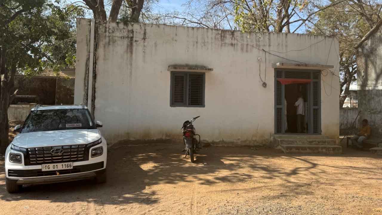 Khanapur | సమాచార హక్కు చట్టంపై అధికారులు నిర్లక్ష్యం.. ఇబ్బందులు పడుతున్న జనం