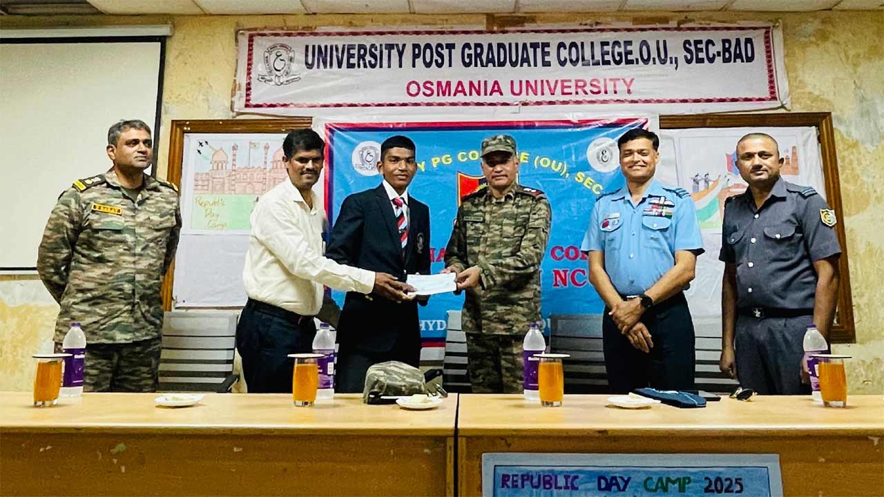ఓయూ పీజీ కాలేజీ ఎన్‌సీసీ విద్యార్థుల ప్రతిభ.. నగదు పురస్కారం అందజేసిన ప్రిన్సిపాల్‌