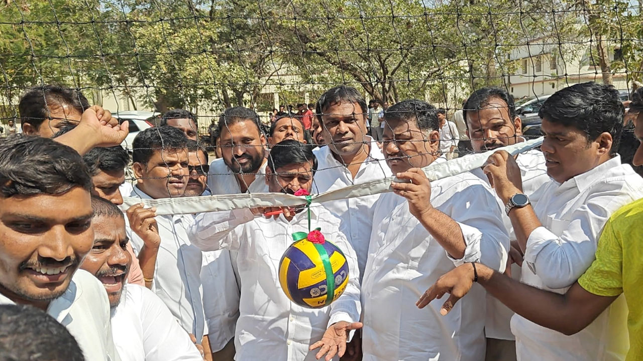 KCR Birthday | కేసీఆర్ జ‌న్మ‌దినం సంద‌ర్భంగా వాలీబాల్ టోర్న‌మెంట్ : మాజీ మంత్రి జ‌గ‌దీశ్ రెడ్డి