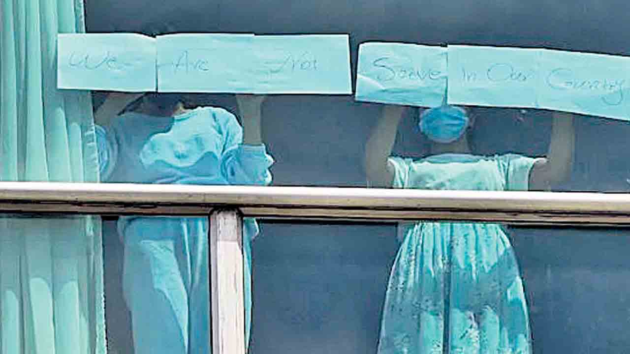 Deportees | ప్లీజ్‌ హెల్ప్‌.. పనామా హోటల్‌లో నిర్బంధంలో ఉన్న అక్రమ వలసదారుల వేడుకోలు