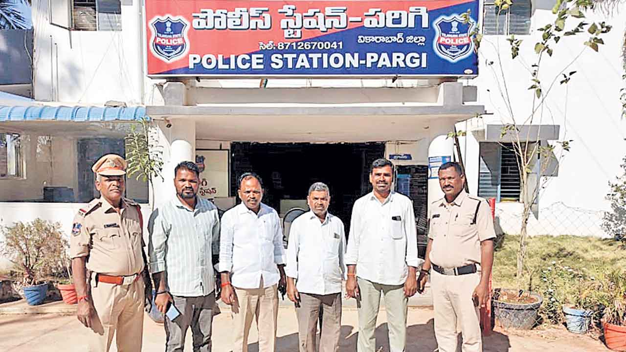 నిర్బంధకాండ.. పెండింగ్‌ బిల్లులు చెల్లించాలని డిమాండ్‌ చేస్తూ చలో అసెంబ్లీకి పిలుపు