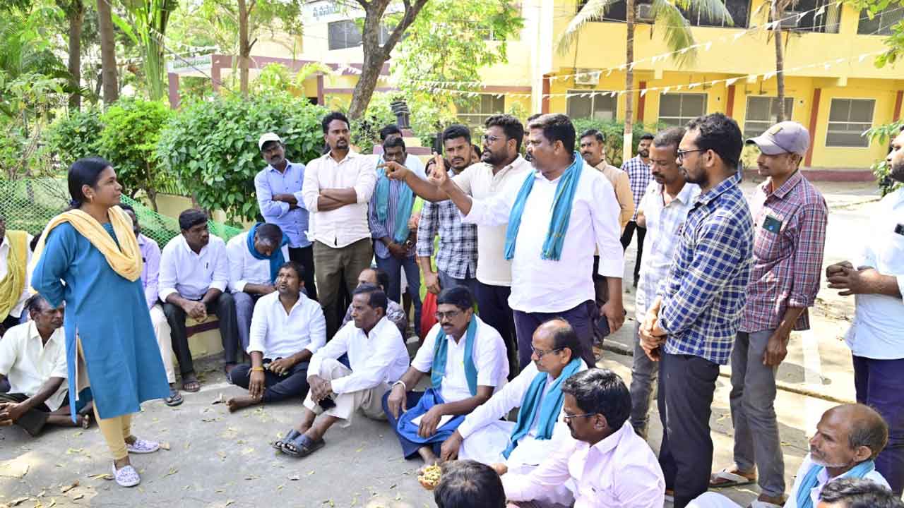 Nizamabad | నిజామాబాద్ మార్కెట్ యార్డ్ కార్యాలయం ఎదుట పసుపు రైతుల ఆందోళన