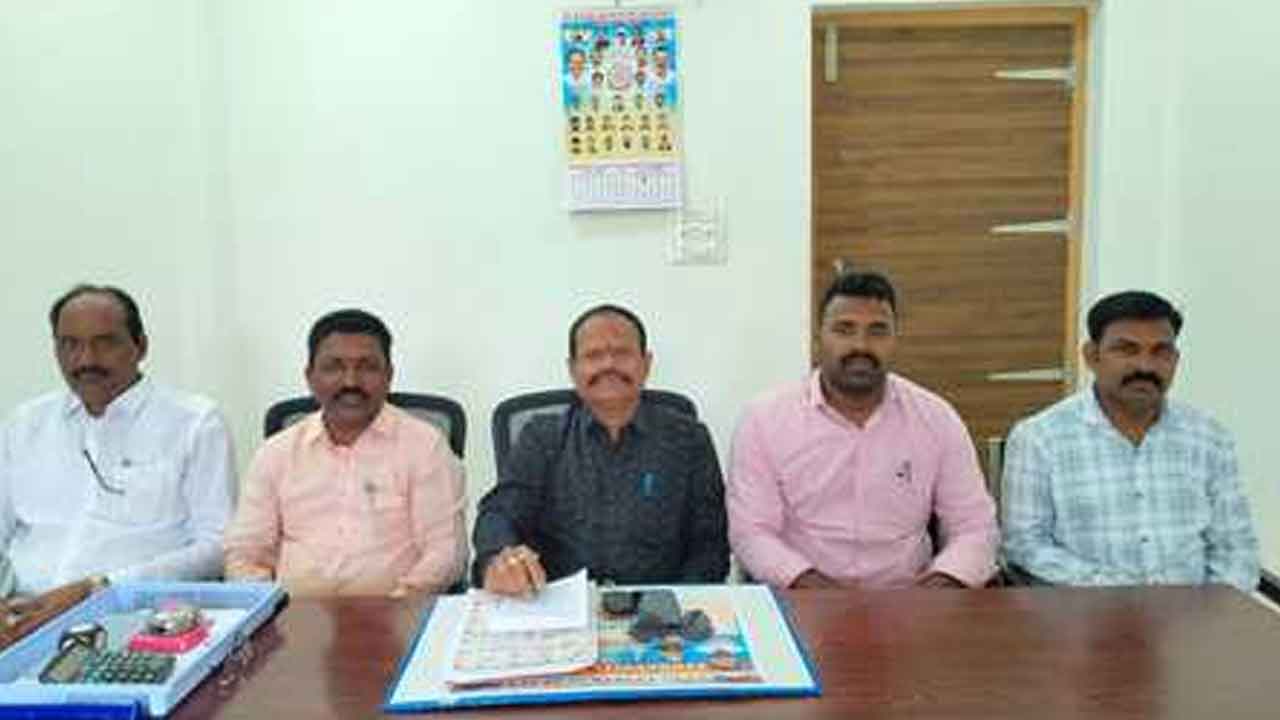 Peddapalli | ఉద్యోగులు ఒత్తిడికి గురి కావొద్దు : రవీందర్ పటేల్