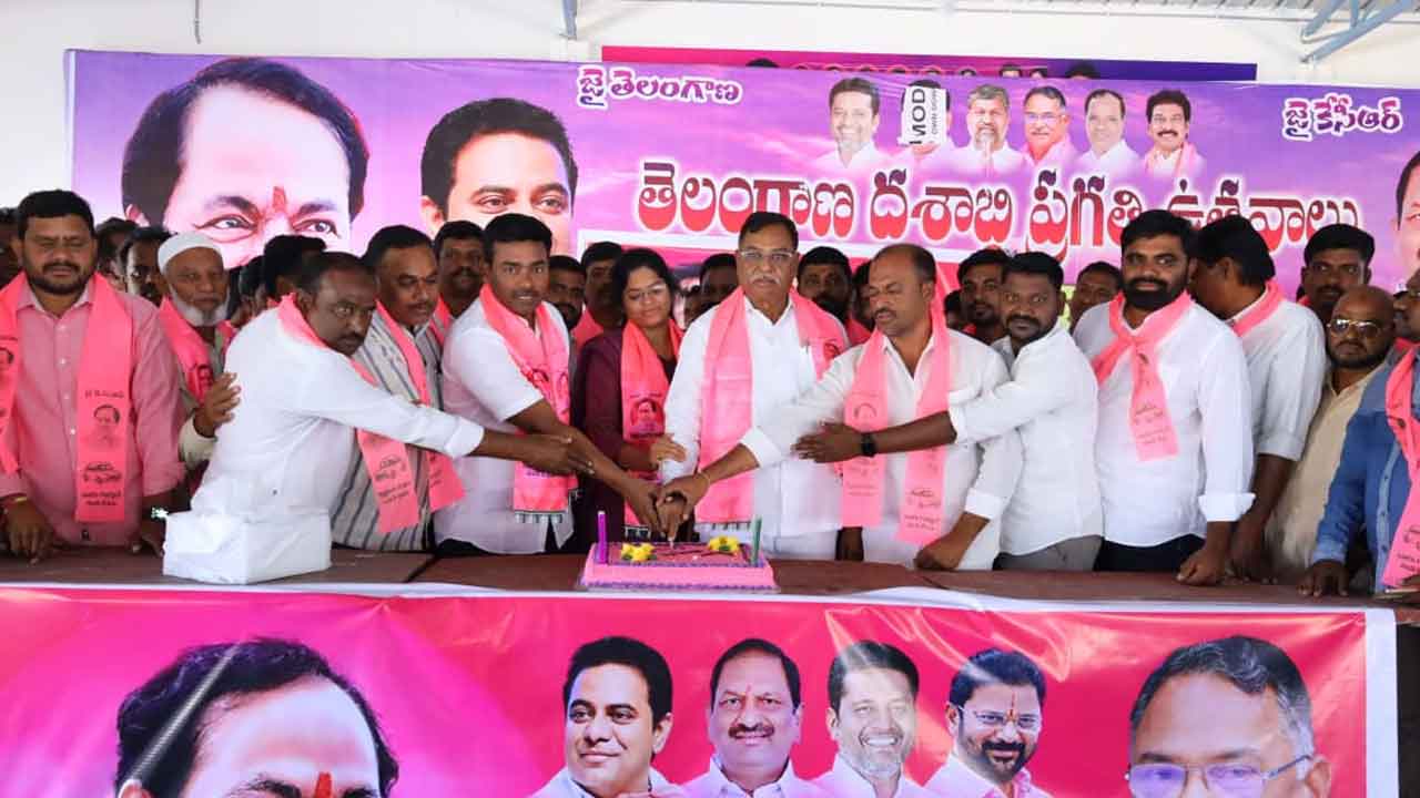 KCR birhday | యుగ పురుషుడు కేసీఆర్ : దాసరి మనోహర్ రెడ్డి
