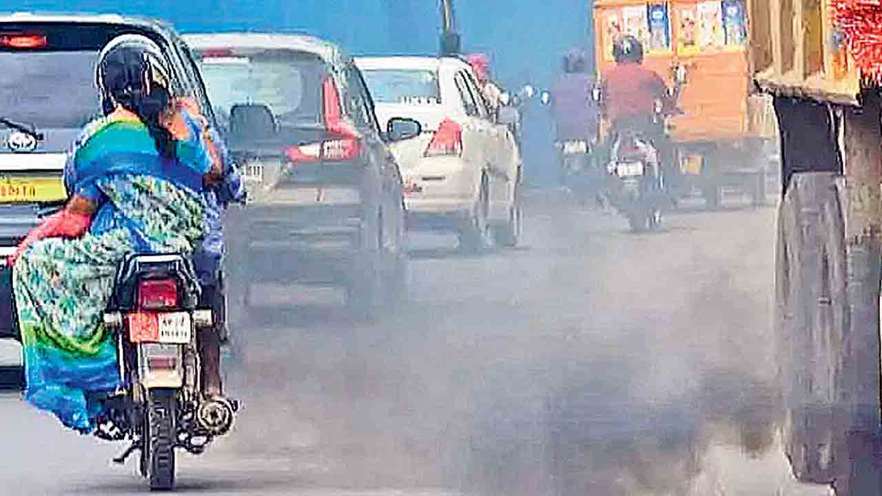 Hyderabad | కాలుష్యాన్ని పీలుస్తున్నాం! ప్రతి రోజు రెండు సిగరేట్లు కాల్చినంత పొగ ఊపిరితిత్తుల్లోకి..