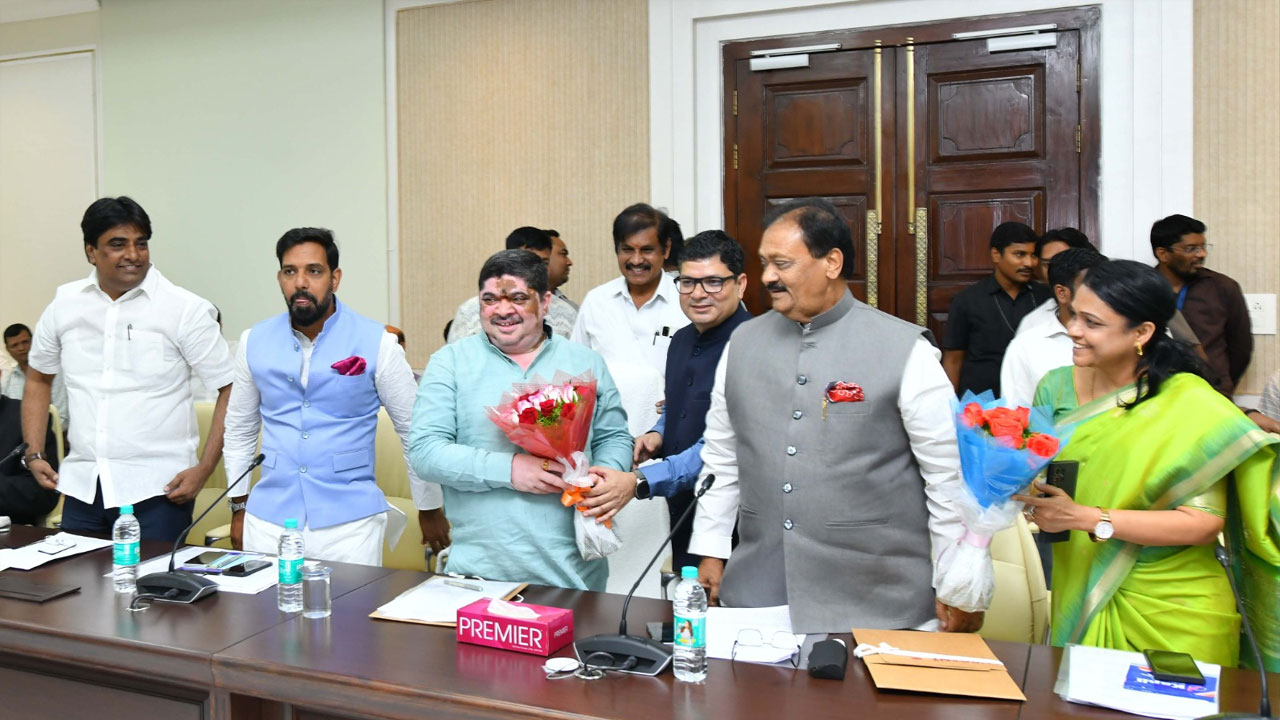 Ramzan | రంజాన్ మాసంలో ఎలాంటి ఇబ్బందులు లేకుండా చూడండి.. అధికారుల‌కు మంత్రి పొన్నం ఆదేశాలు