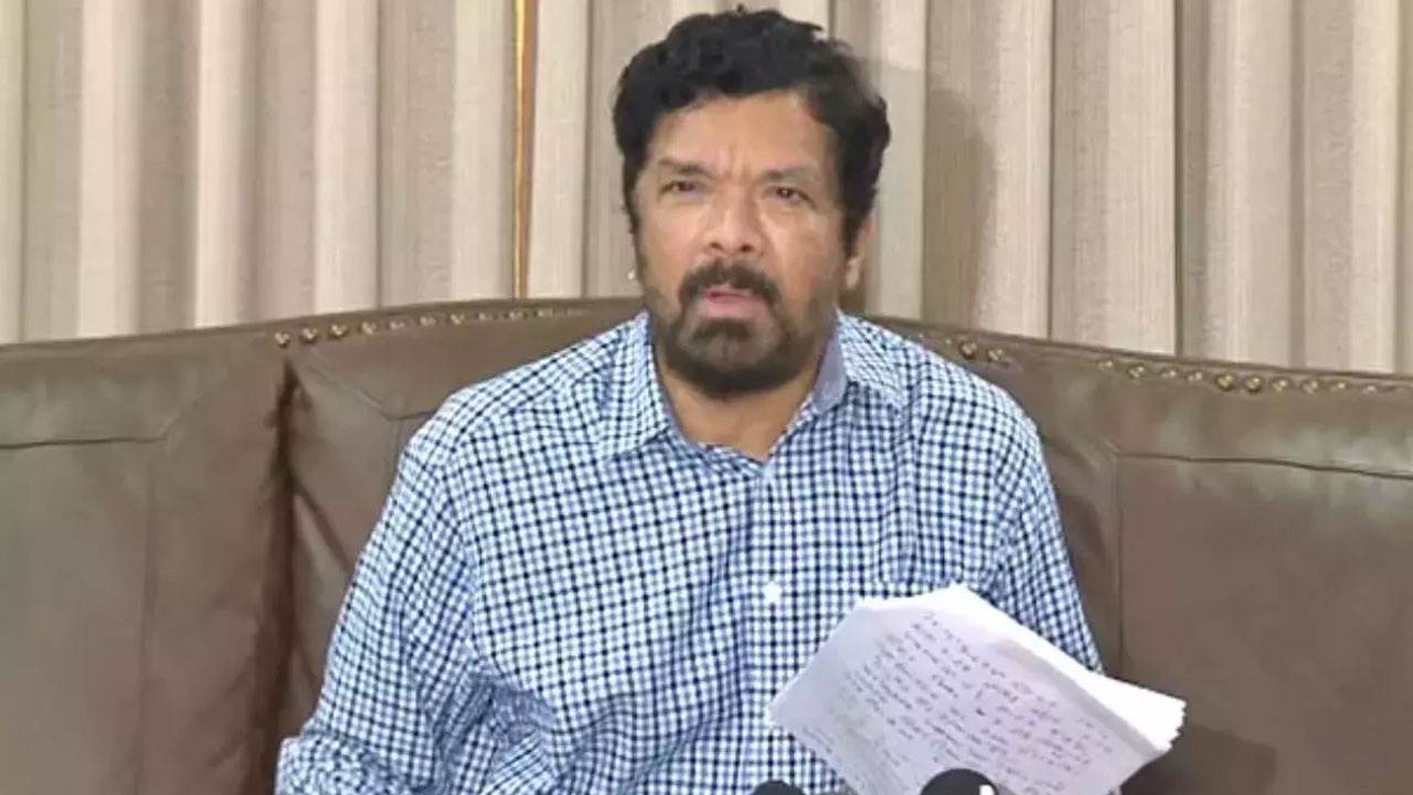 Posani Krishna Murali | హైదరాబాద్లో పోసాని కృష్ణమురళి అరెస్ట్.. ఏపీకి తరలింపు