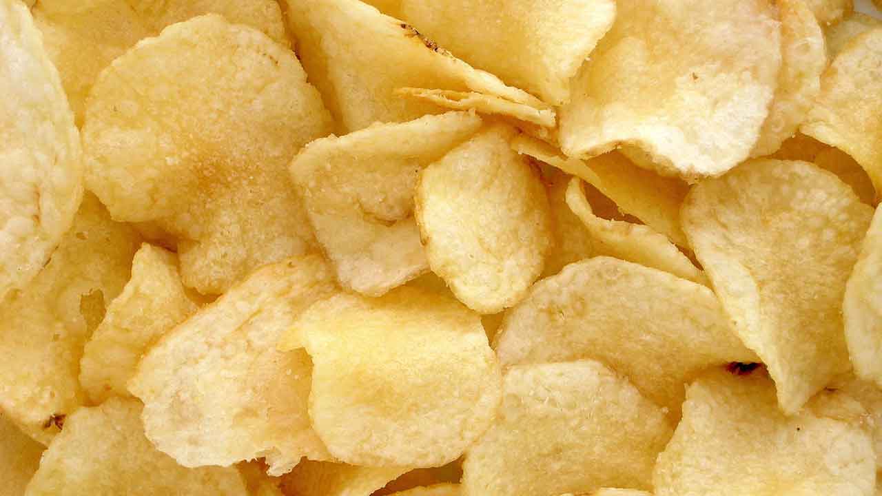 చిన్నారి ప్రాణం తీసిన ఆలూ చిప్స్‌