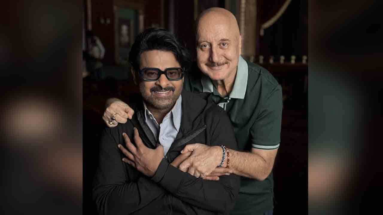 Prabhas Fauji | అనుప‌మ్ ఖేర్‌తో ప్ర‌భాస్.. ఫౌజీ సెట్స్ నుంచి ఫొటోలు విడుద‌ల