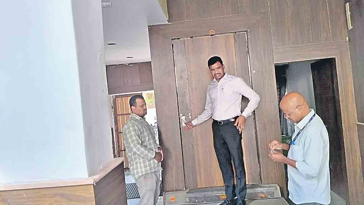 Property Tax | పన్ను కట్టలేదో సీజ్‌ చేస్తాం.. బెదిరిస్తున్న జీహెచ్‌ఎంసీ