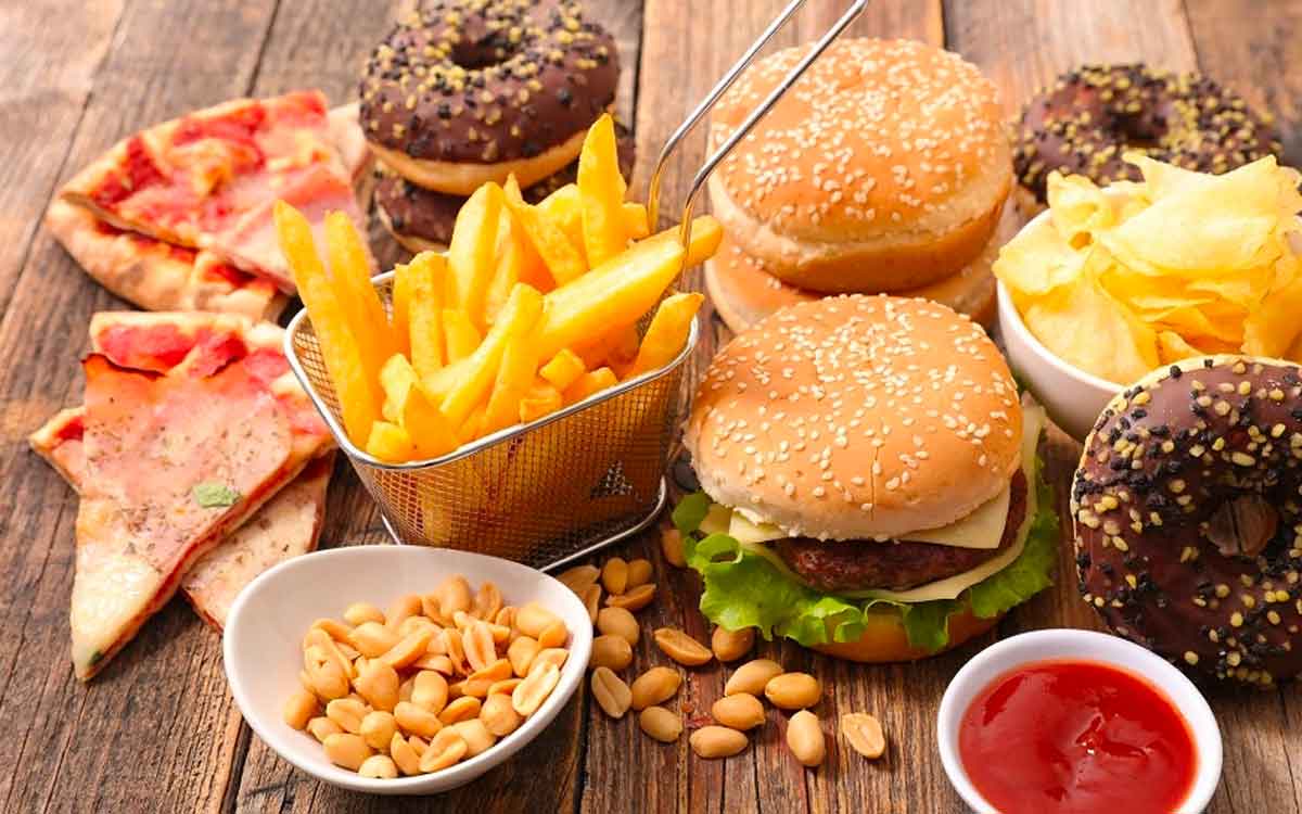 Foods | రాత్రి పూట ఎట్టి ప‌రిస్థితిలోనూ ఈ ఆహారాల‌ను అస‌లు తిన‌కండి.. ఎందుకంటే..?