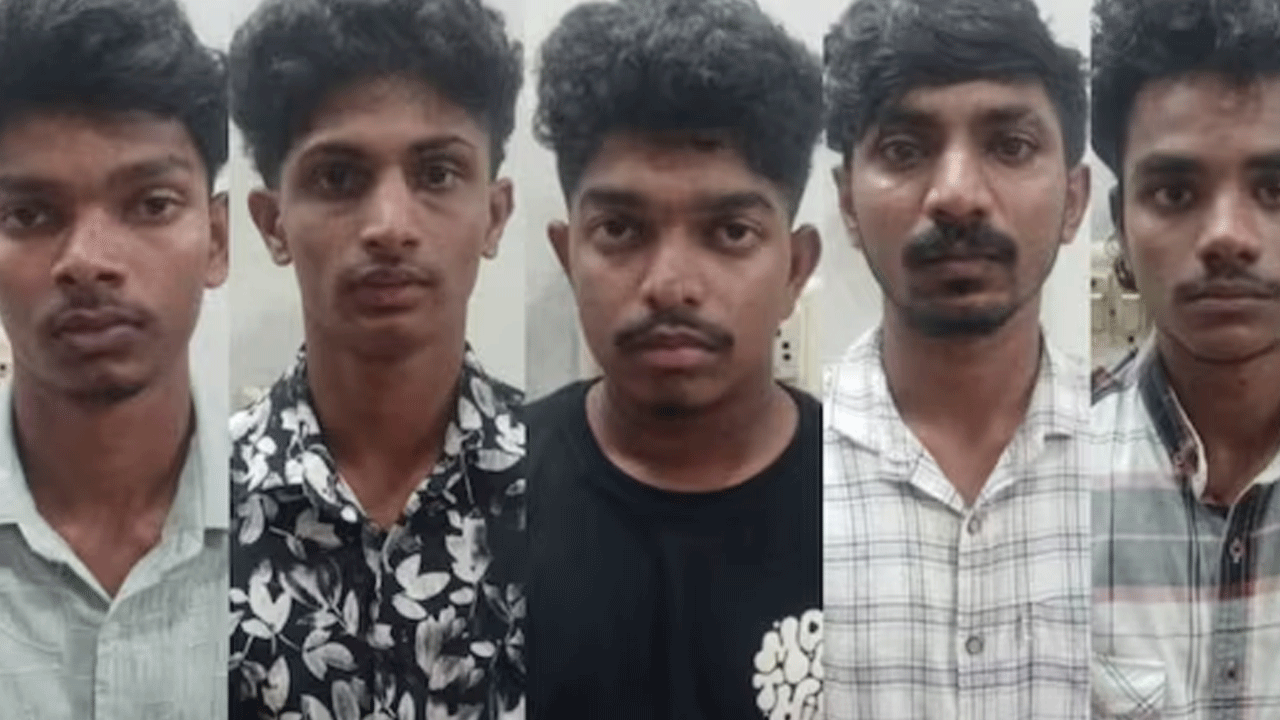 Ragging: జూనియ‌ర్ల‌పై దారుణంగా ర్యాగింగ్‌.. ఆ కేసులో అయిదుగురు విద్యార్థులు అరెస్టు