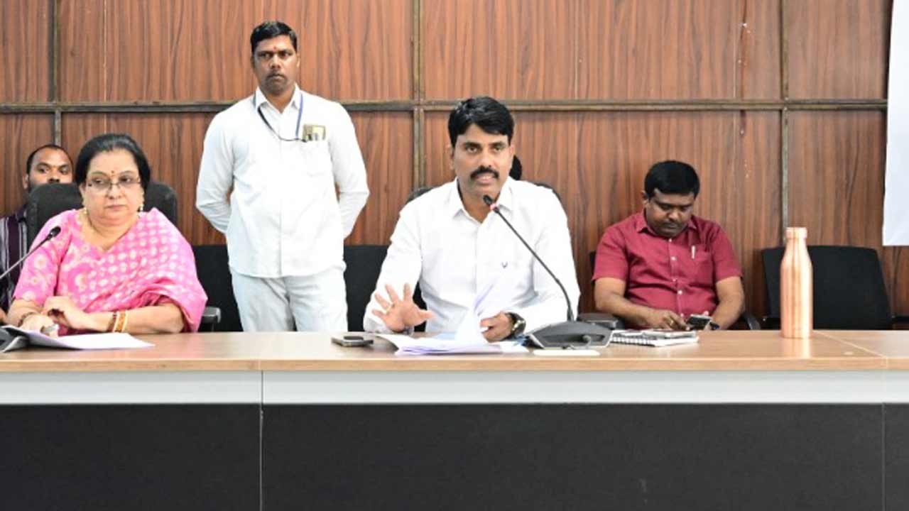 Bird Flu | కోళ్లకు బర్డ్‌ఫ్లూ.. కీలక సూచనలు చేసిన రంగారెడ్డి జిల్లా కలెక్టర్‌