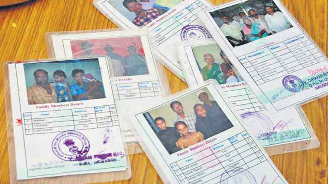 Ration Cards | దరఖాస్తుల పరేషన్.. రేషన్కార్డులపై ప్రభుత్వం రోజుకోమాట!