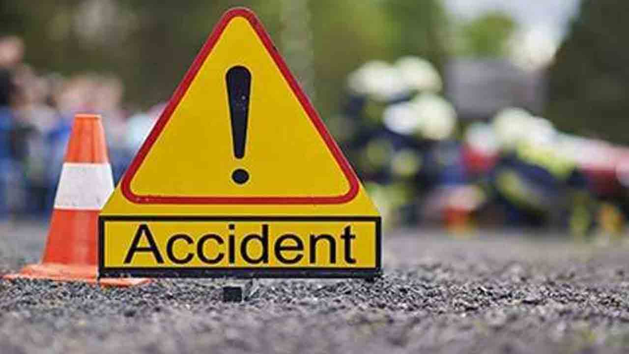 Road accident | ఆటోను ఢీకొట్టిన లారీ.. ఏడుగురు దుర్మరణం