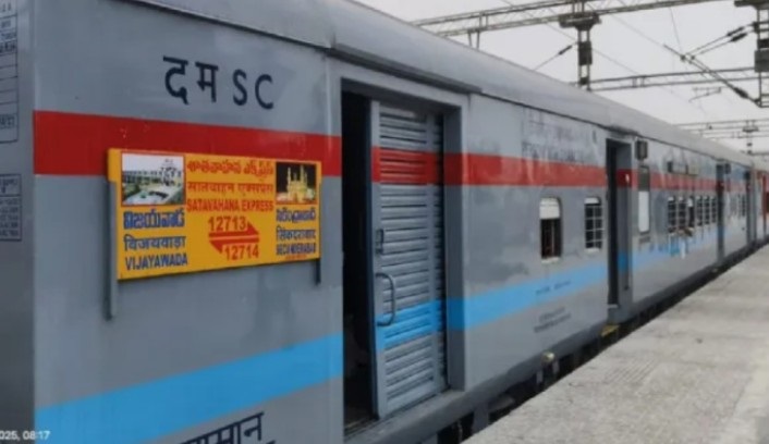 LHB coach | ఎల్‌హెచ్‌బి కోచ్‌లు.. శాతవాహన ఎక్స్‌ప్రెస్‌లో సురక్షితమైన ప్రయాణం