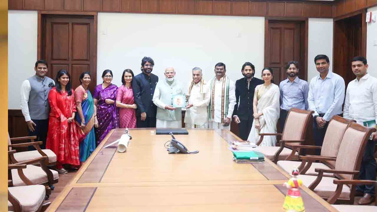 Akkineni Family | ప్రధానమంత్రిని కలిసిన అక్కినేని ఫ్యామిలీ.!