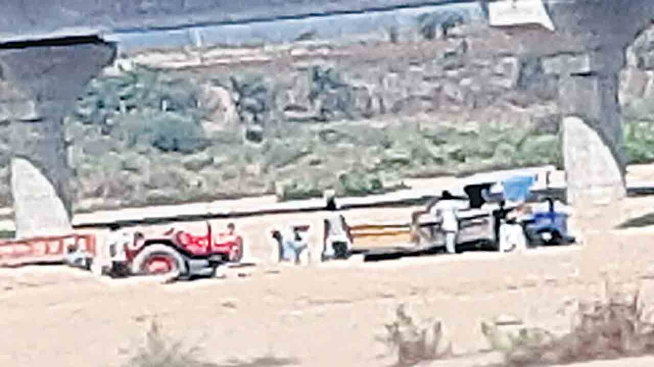 Check Posts | శివార్లలో చెక్‌పోస్టులు.. సిటీలోకి ఇసుక అక్రమంగా రాకుండా పటిష్ట నిఘా