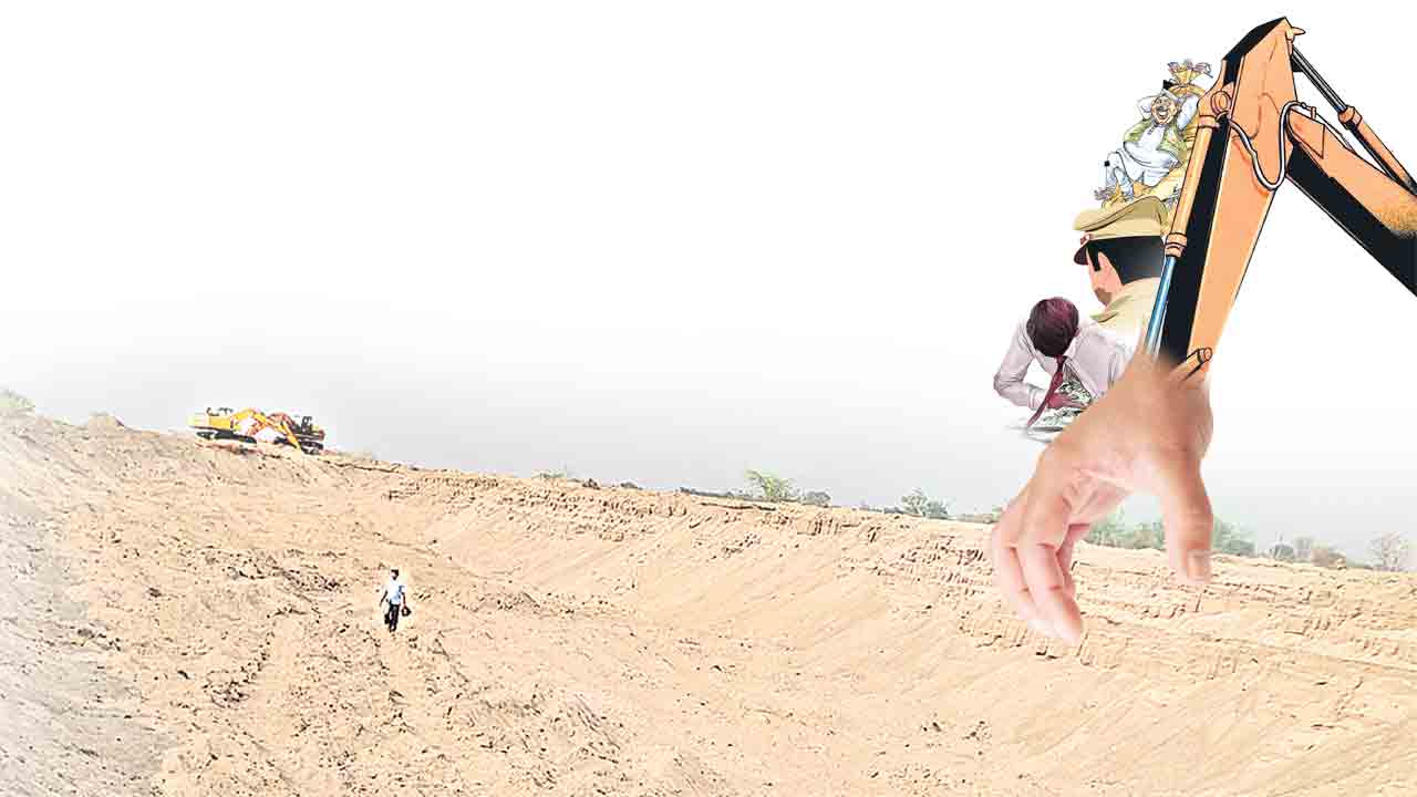 ఇసుకాసురులకు అండదండలు.. ఇంటి దొంగలు!