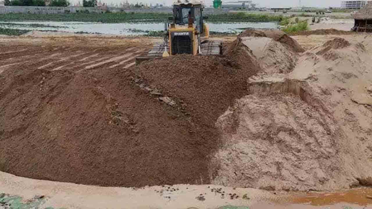 అక్రమ తవ్వకాలు ఎవరి కోసం?