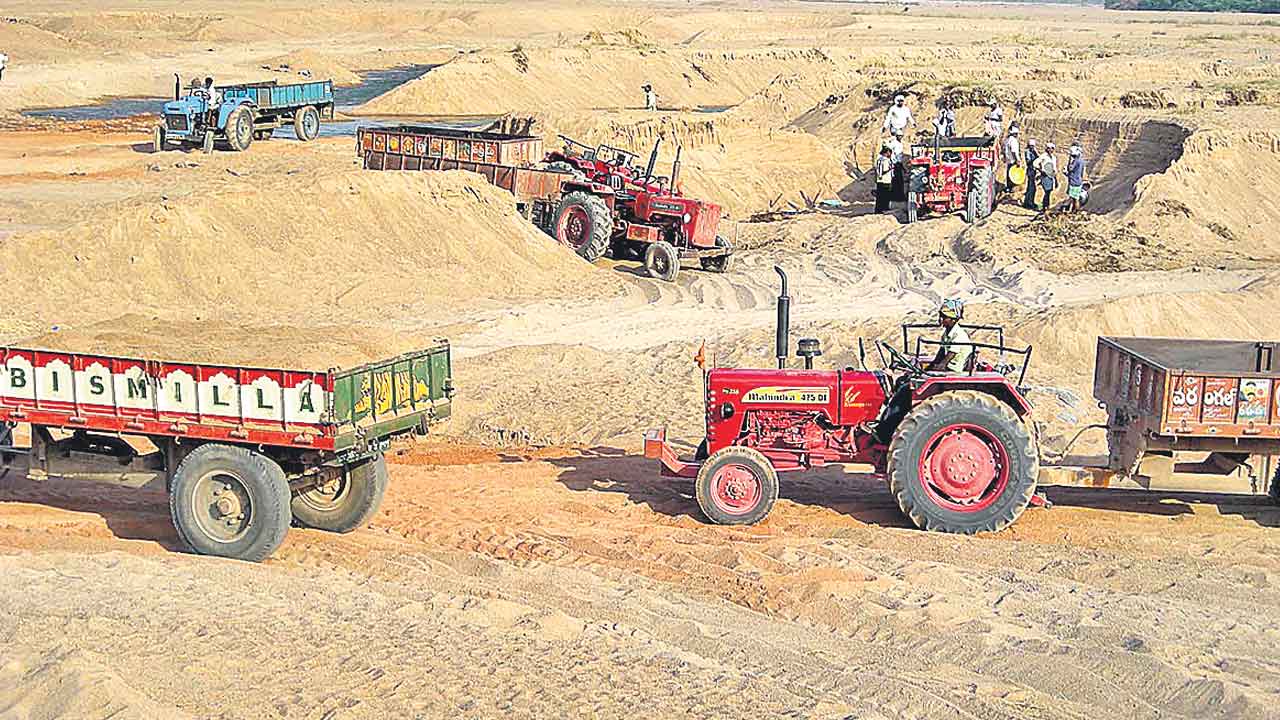 Telangana | బాబాయ్‌, అబ్బాయ్‌ కన్నుపడితే క్రష్‌.. గనులను మింగుతున్న అనకొండలు