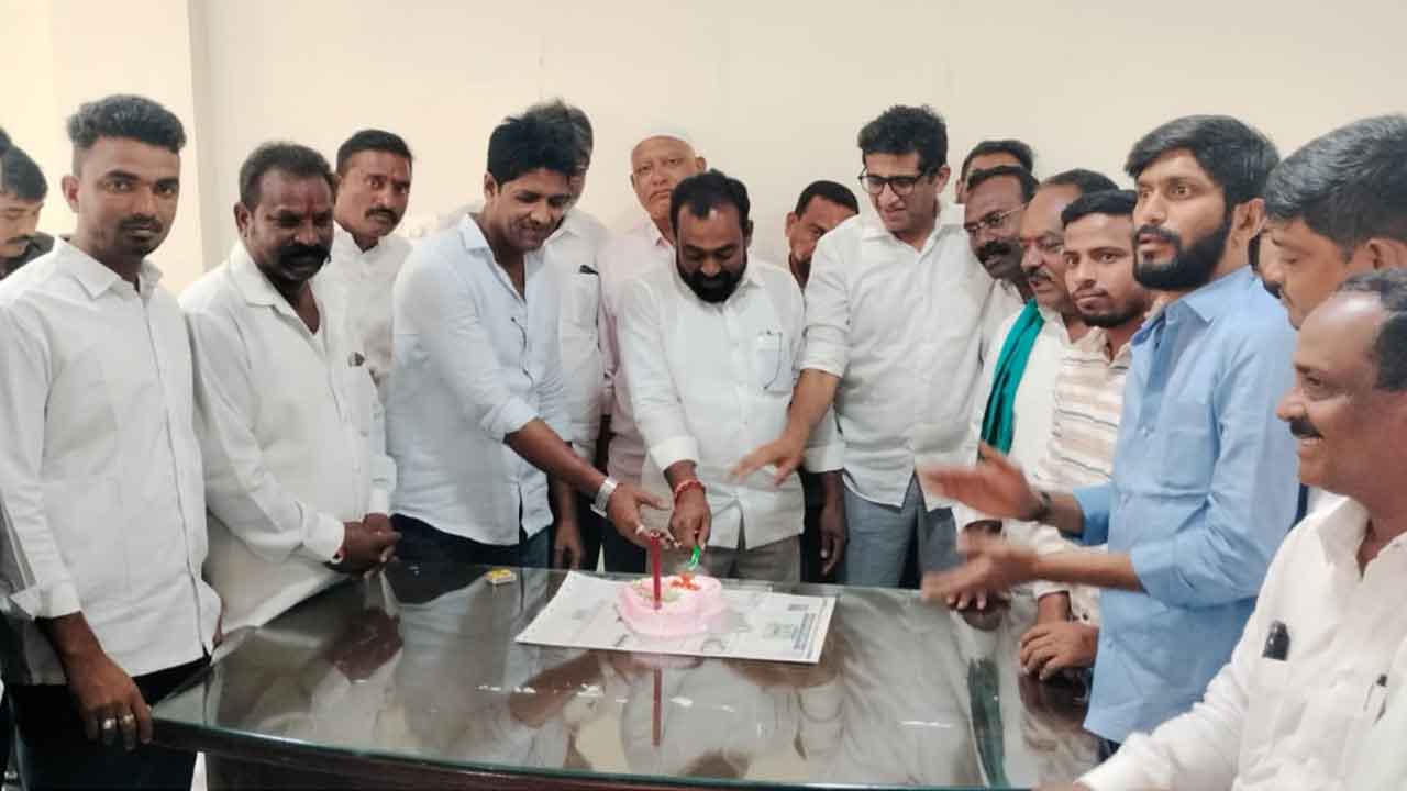 KCR | కోరుట్ల, ధర్మారంలో ఘనంగా కేసీఆర్ జన్మదిన వేడుకలు.. రక్తదానం చేసిన ఎమ్మెల్యే సంజయ్‌