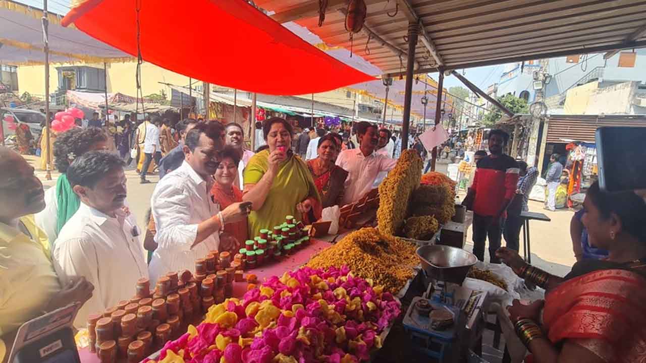 MLC Satyavathi | కొరవి జాతర నిర్వహణపై ఎమ్మెల్సీ సత్యవతి రాథోడ్ అసంతృప్తి